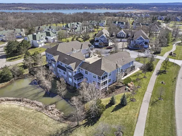 1018 Crane Ct, Lake Geneva, WI 53147