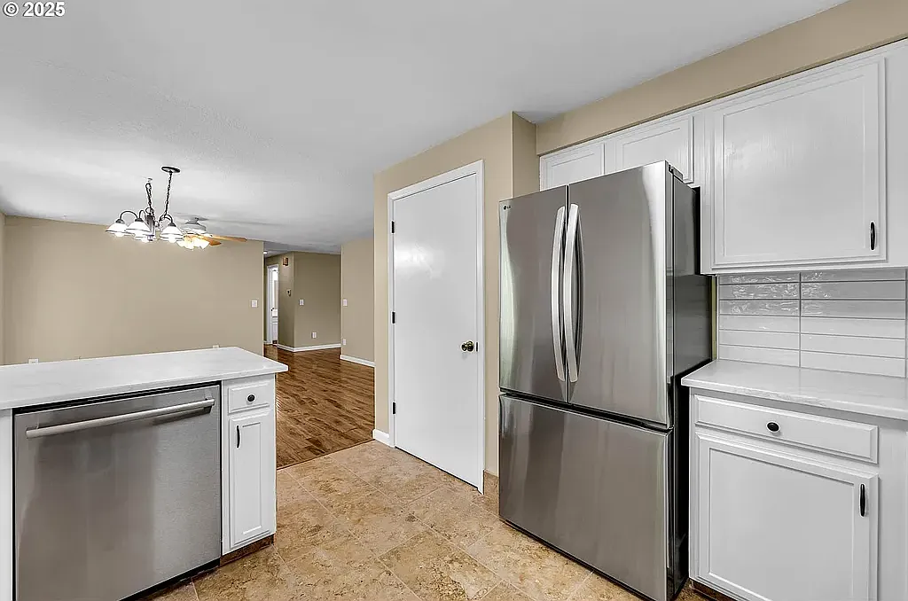 3 bed, 1370 sqft, $2,495 — Photo 4