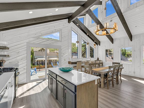 Huge Open-Floor-Plan kitchen with east-facing enormous balcony and gas BBQ.