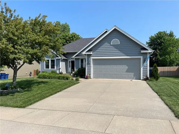810 E 13th St, Eudora, KS 66025