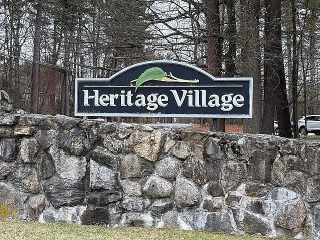 2 bed, 1050 sqft, $1,980 — Photo 4