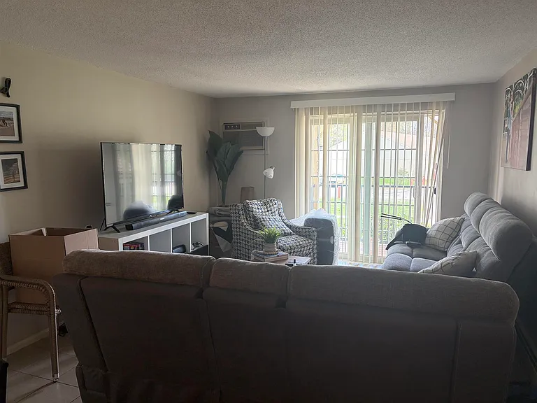 206 White Cedar Blvd — Photo 3