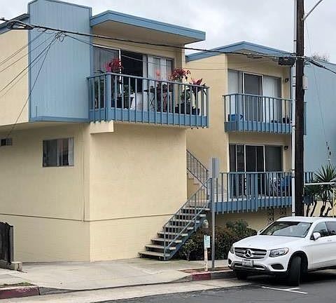 2nd image of 146 Lyndon St APT 7