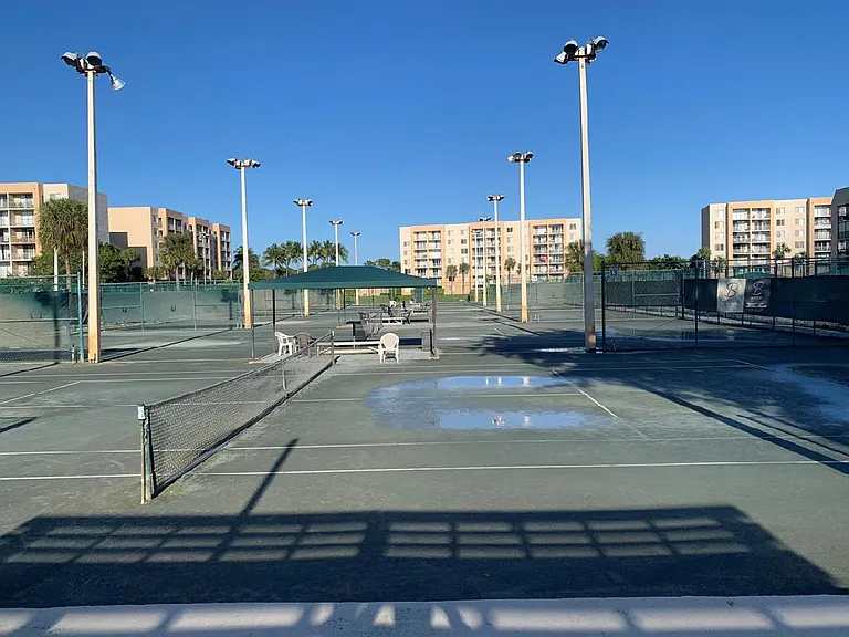 2820 Tennis Club Dr — Photo 2