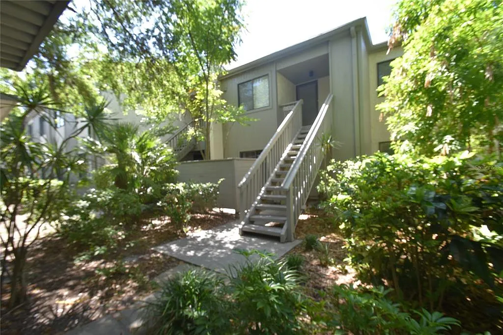 2 bed, 2.0 bath, 1211 sqft, $2,000 — Photo 1