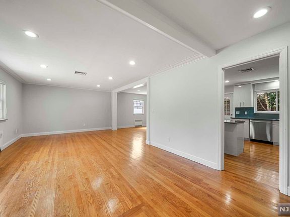 3rd image of 244 Elsmere Pl #1