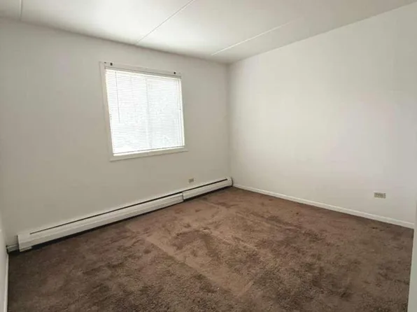 8108 Waterbury Ct APT 407, Woodridge, IL 60517