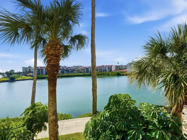 7400 Sun Island Dr S APT 202, South Pasadena, FL 33707