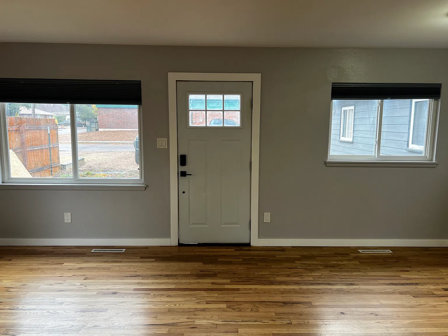 2 bed, 950 sqft, $1,600 — Photo 2