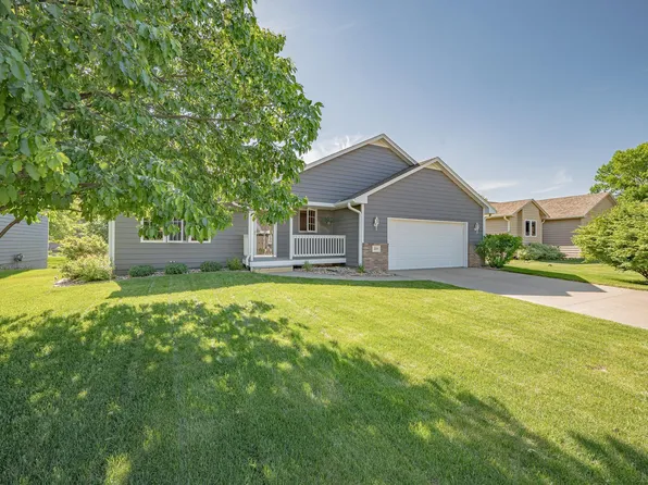 225 Bobwhite Cir, Dakota Dunes, SD 57049