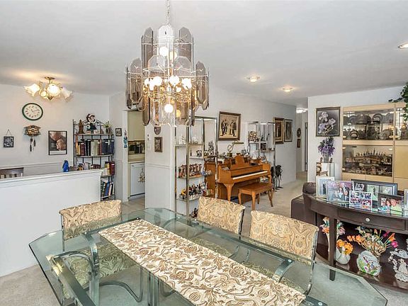3rd image of 369 Woodland Ct