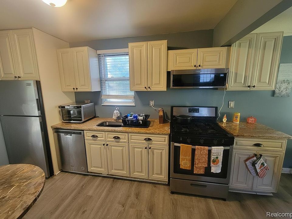 17134 Brady, photo 6