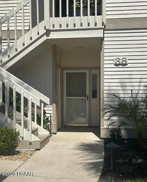 2 bed, 2.0 bath, 1300 sqft, $2,000 — Photo 2