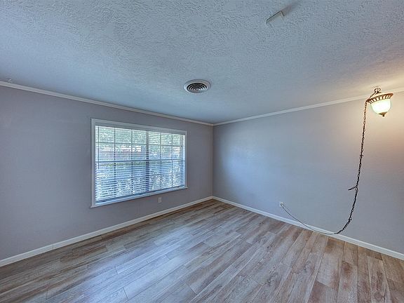 5th image of 10714 Ballantine St