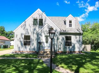 574 Carlisle St NE, Hutchinson, MN 55350