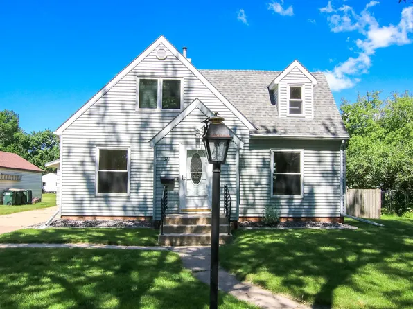 574 Carlisle St NE, Hutchinson, MN 55350