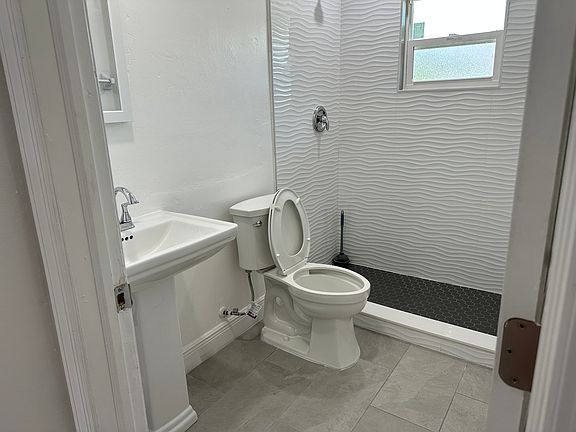 2nd image of 190 E Cleveland St #190