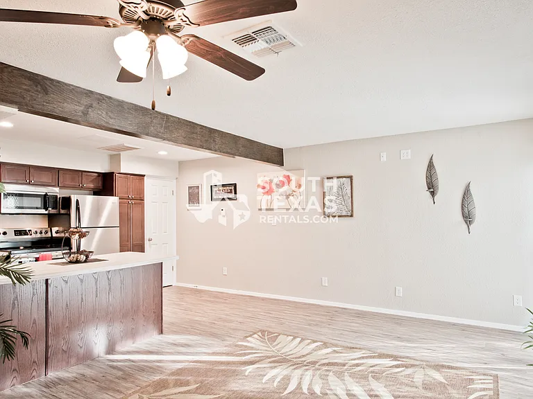 309 Westwood Dr #D — Photo 2
