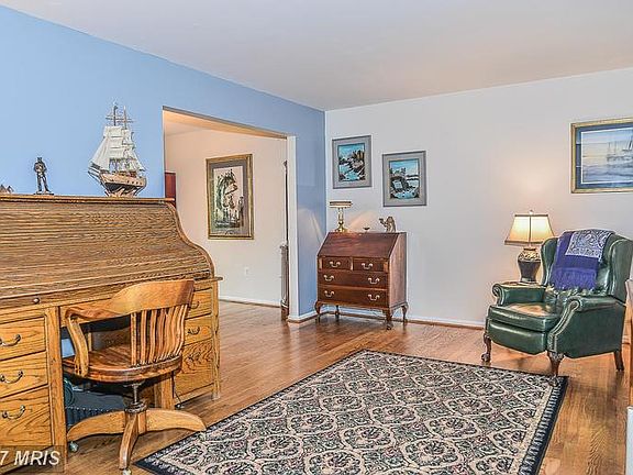4th image of 5959 Burnside Landing Dr