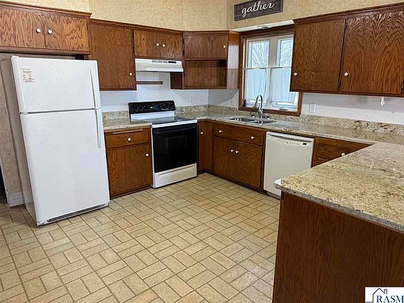 2nd image of 826 3rd St