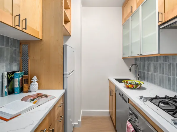 99 Bank Street image 4 of 9