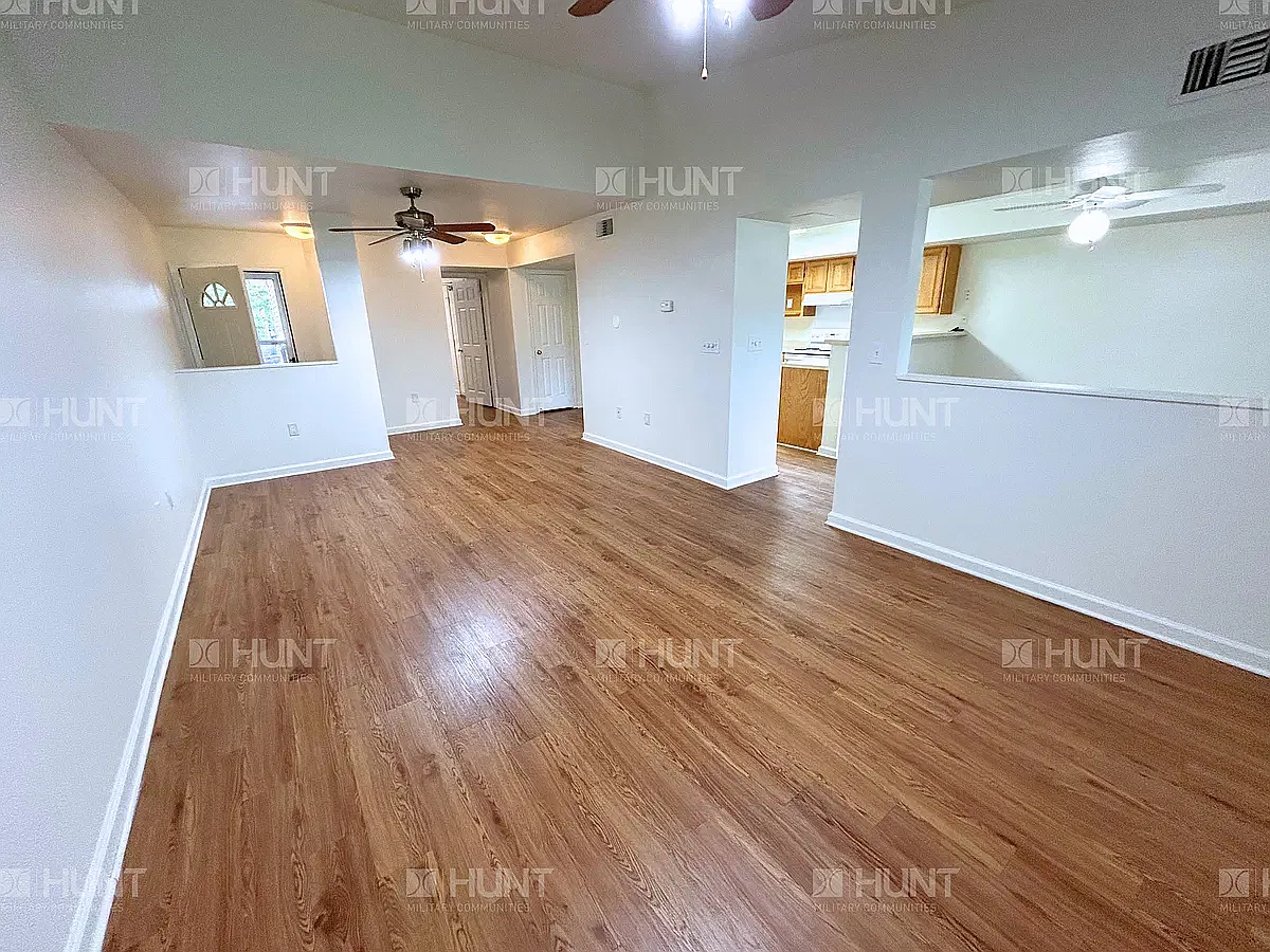 4 bed, 2.5 bath, 1950 sqft, $1,900 — Photo 3