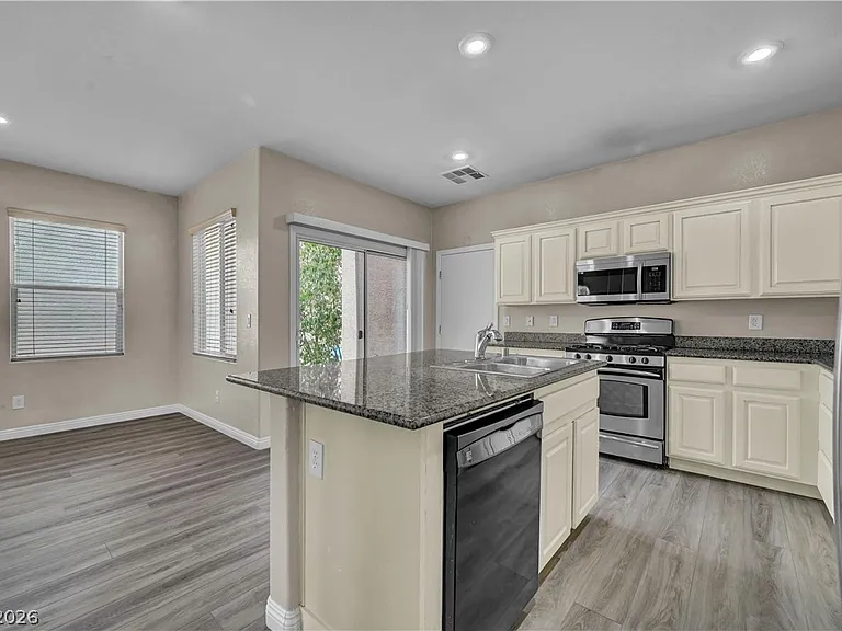 12052 Hathaway Pines Ln — Photo 18
