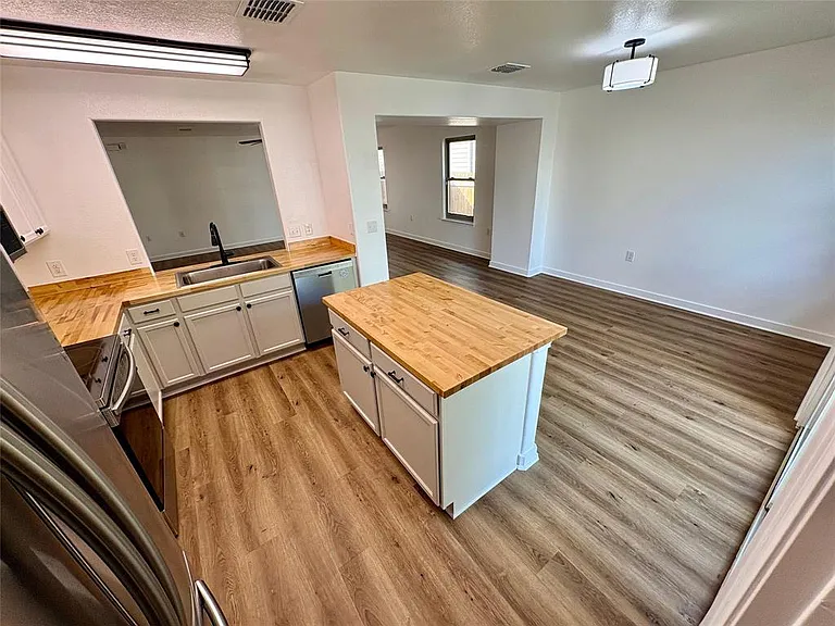 8003 Bannock Ln — Photo 7
