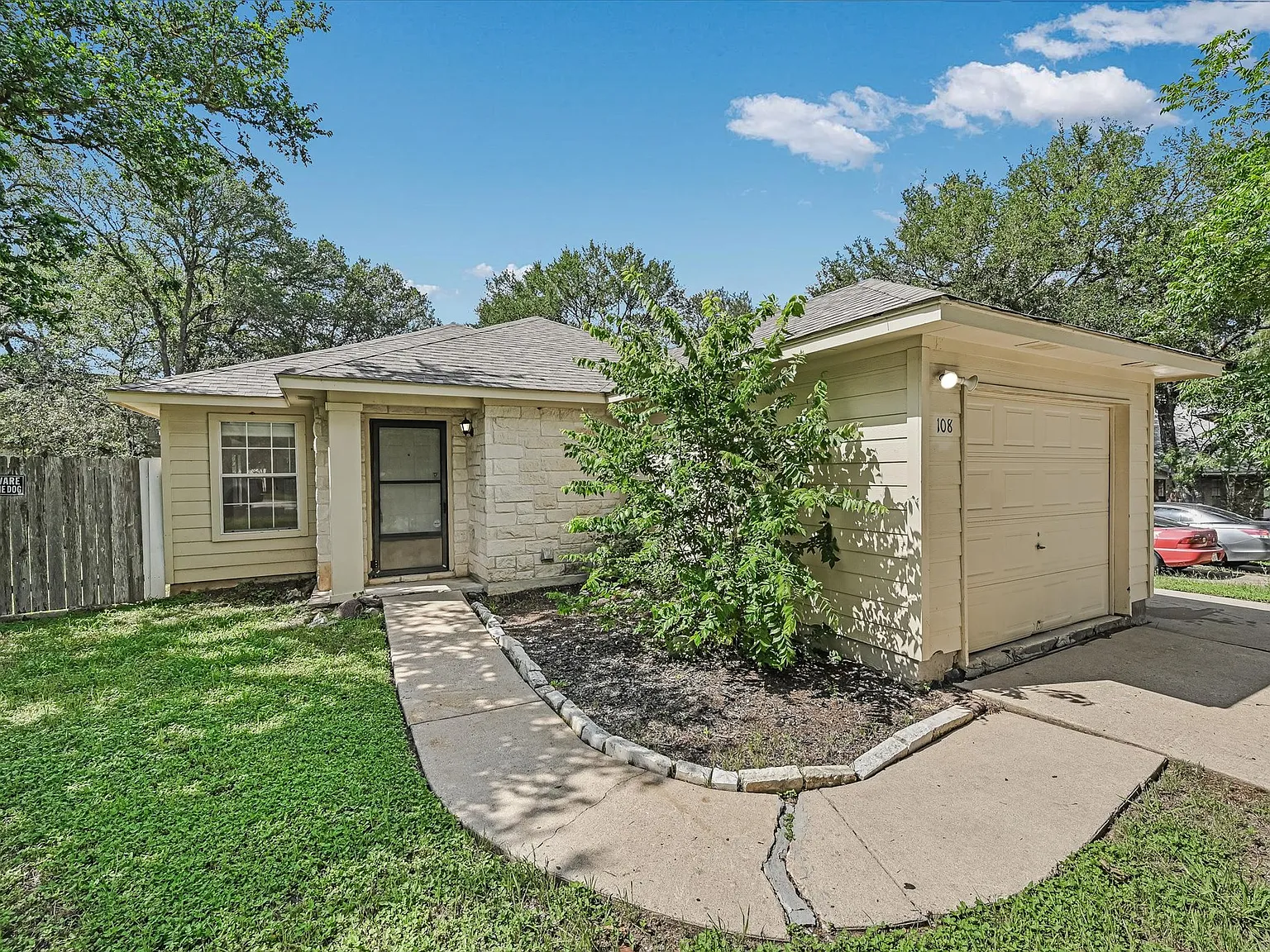 3 bed, 1310 sqft, $1,750 — Photo 1