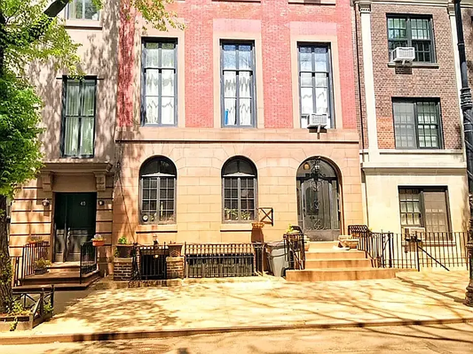 43 W 9th St #2R