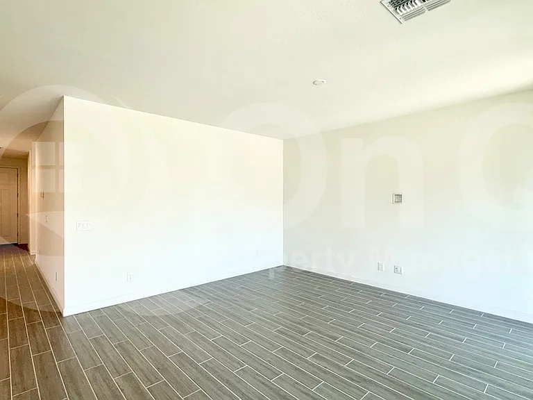 11225 E Ulysses Ave — Photo 8