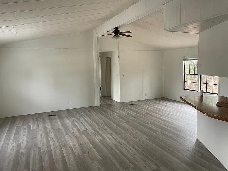 1749 N Lake Dr — Photo 7