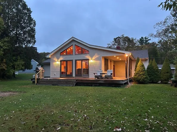 35 Sunnyside Dr, Dalton, MA 01226