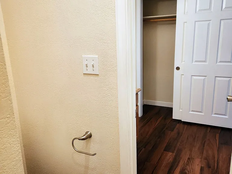 212 San Clemente Ave NW — Photo 10