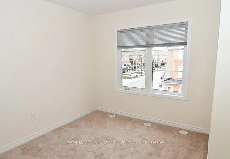 90 Howe Ave — Photo 15