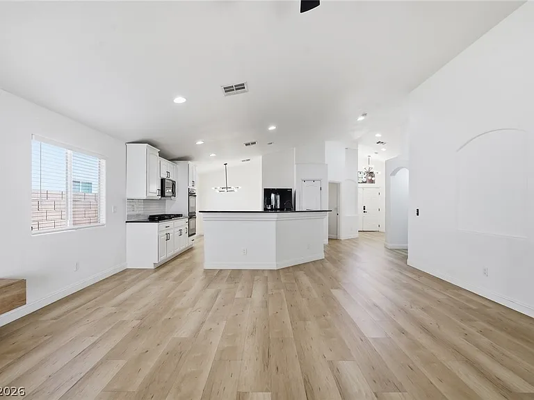 9717 High Alpine St — Photo 9