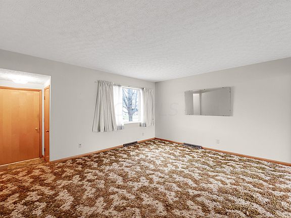3rd image of 4094 Seigman Ave