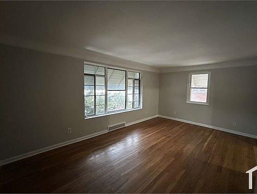 4th image of 19181 Lakeshore Blvd #1