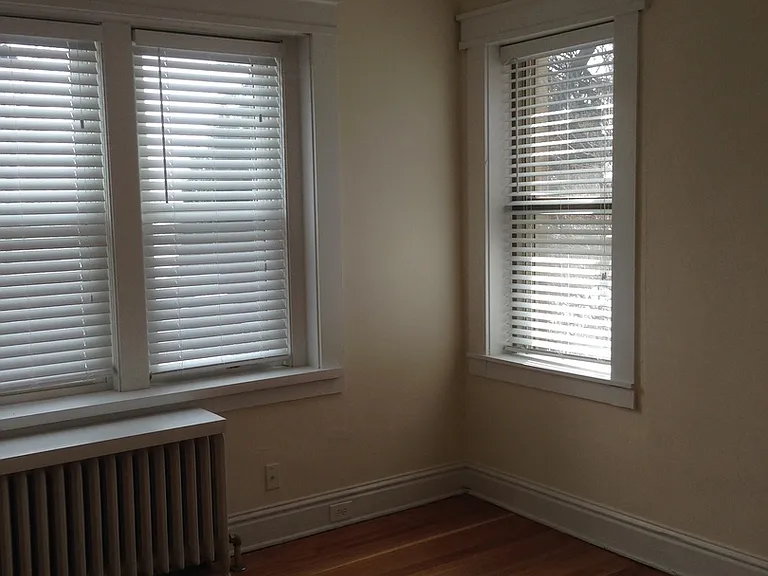 1629 E Superior — Photo 2