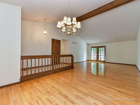 3rd image of 674 Honeysuckle Dr