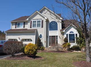 2 Woodruff Dr, Old Bridge, NJ 08857