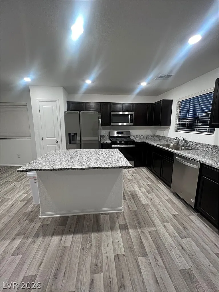 3 bed, 1815 sqft, $2,200 — Photo 4