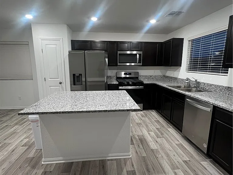 7668 Loftwood Ave — Photo 4