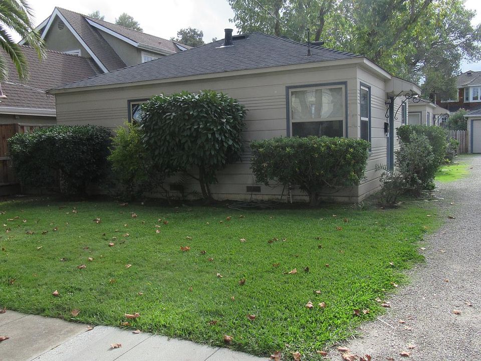Street view of cottage