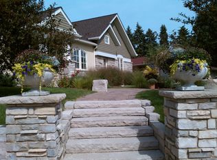 2117 Upper Saint Dennis Rd, Saint Paul, MN 55116