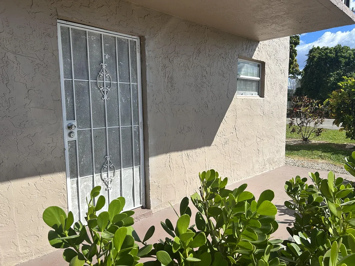 Building Photo - 729 Lori Dr #101
