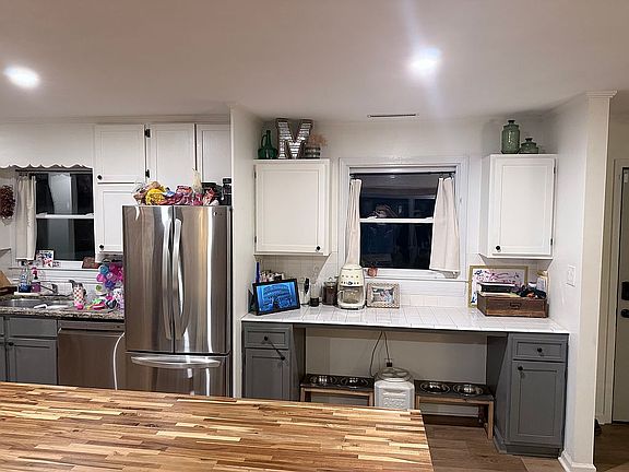 5th image of 1006 Asbury St