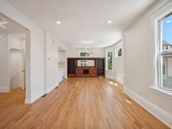 815 Laurel Ave, Saint Paul, MN 55104