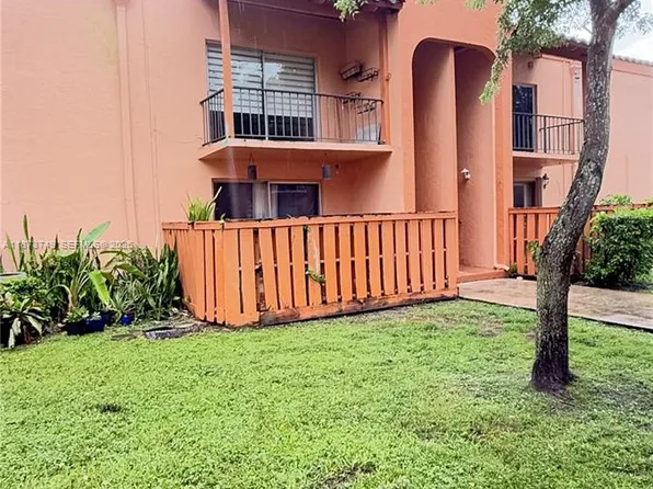 7121 Miami Lakes Dr APT Q8, Hialeah, FL 33014