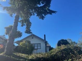 555 S 12th Ct, Coos Bay, OR 97420